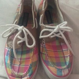 Canvas shoes